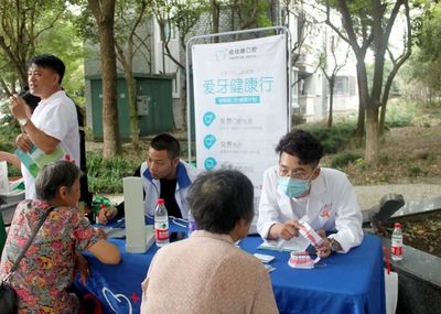 特色農(nóng)產(chǎn)品集市搬到&ldquo;家門(mén)口&rdquo;,社區(qū)居民說(shuō)很贊